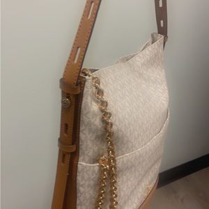 Like new, no stains or rips Michael Kors bag